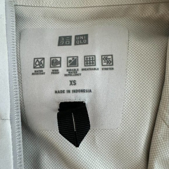 Uniqlo - Women's Water resistant wind proof Jacket - Picture 2 of 3